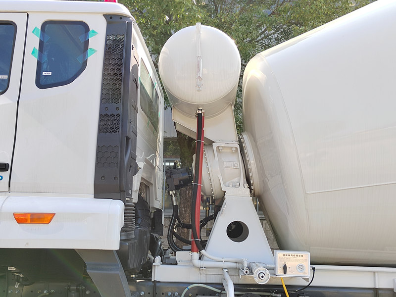 HOWO 6X4 cement tank truck