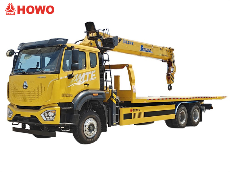 Flatbed truck Howo with crane