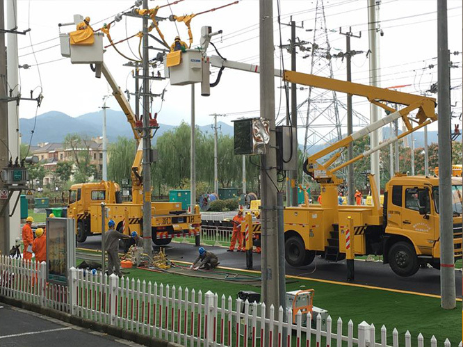 HOWO RHD light 28m aerial platform truck