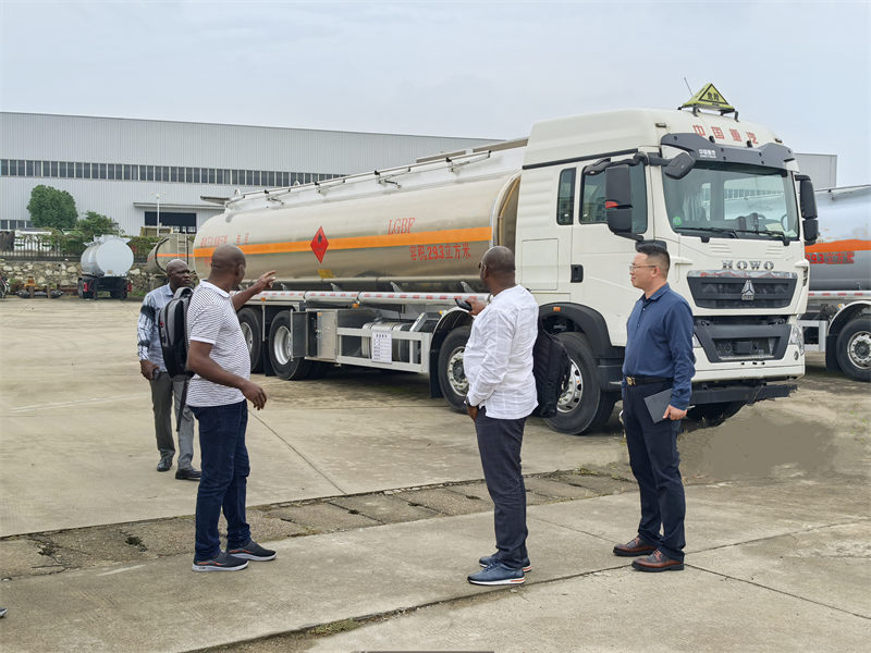 Howo heavy 6x4 fuel tank truck