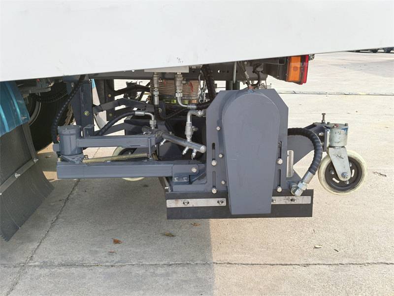 Howo vacuum sweeper truck Howo vacuum sweeper truck