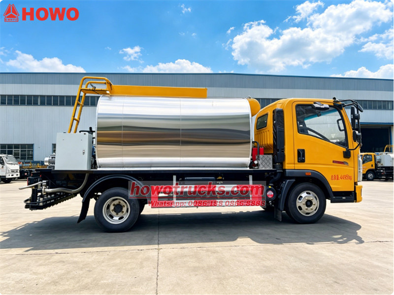 HOWO light asphalt spreader truck HOWO light asphalt spreader truck