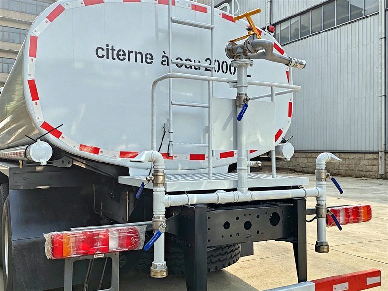 Rear spray and cannon