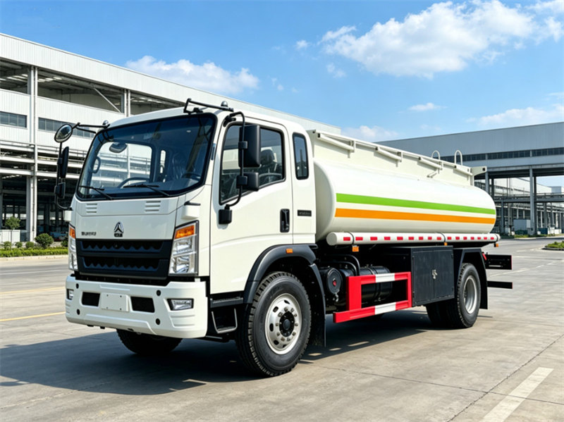 HOWO light 8000L fuel tank truck HOWO light 8000L fuel tank truck