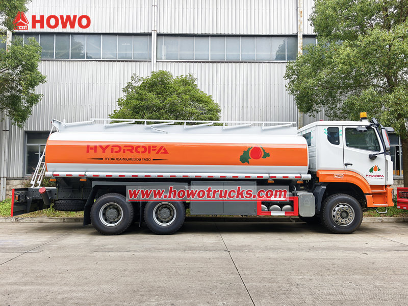 HOWO NX refueling bowser